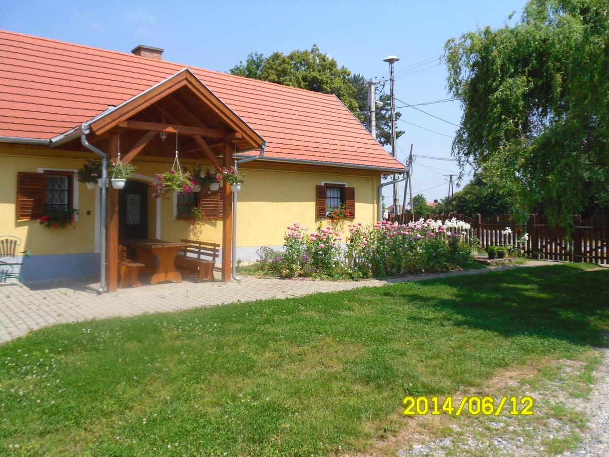 Benkő Vendégház Kiskutas Extérieur photo